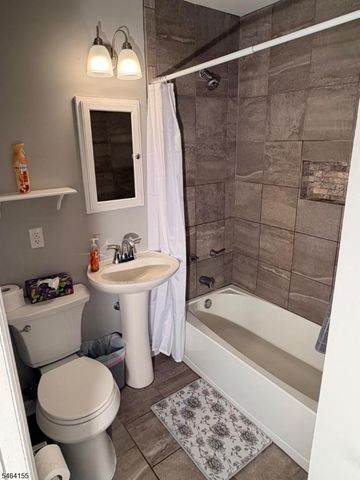 21 Tobyhanna Trl, Hopatcong Boro, NJ 07843