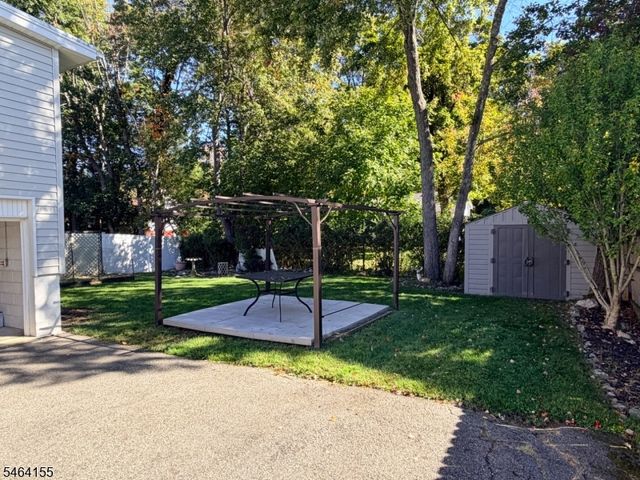 21 Tobyhanna Trl, Hopatcong Boro, NJ 07843