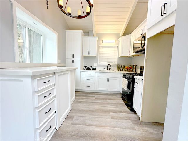 726 Golden, Lake Arrowhead, CA 92352