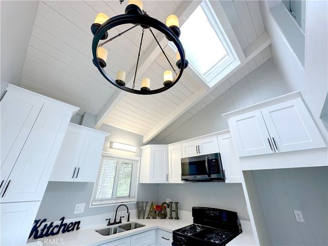726 Golden, Lake Arrowhead, CA 92352