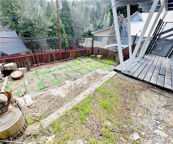 726 Golden, Lake Arrowhead, CA 92352