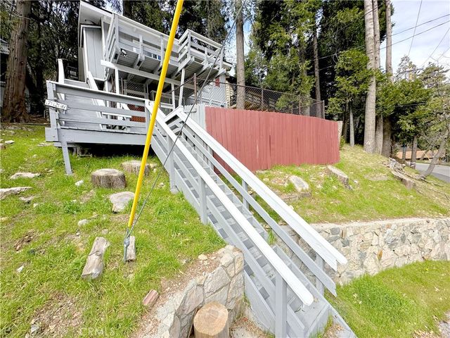 726 Golden, Lake Arrowhead, CA 92352