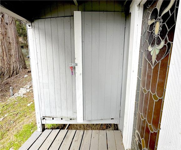 726 Golden, Lake Arrowhead, CA 92352