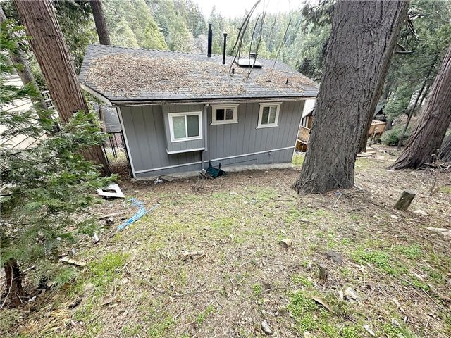 726 Golden, Lake Arrowhead, CA 92352