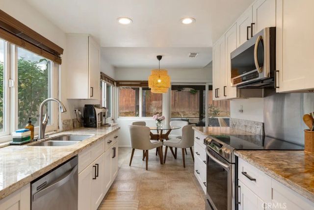 1411 W Olive, Redlands, CA 92373