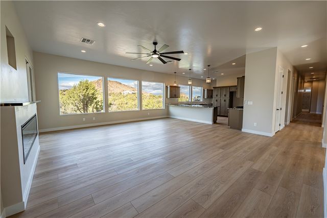 1025 N Juniper Hills Court, Kingman, AZ 86409