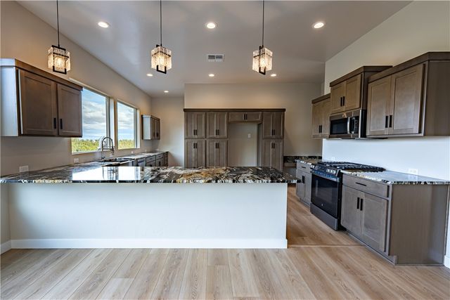 1025 N Juniper Hills Court, Kingman, AZ 86409