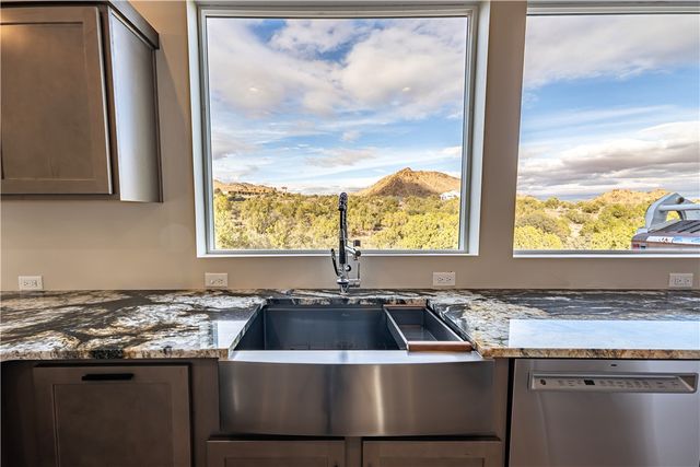 1025 N Juniper Hills Court, Kingman, AZ 86409