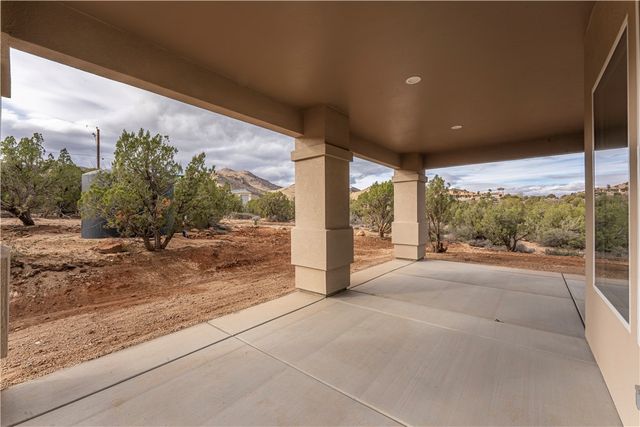 1025 N Juniper Hills Court, Kingman, AZ 86409