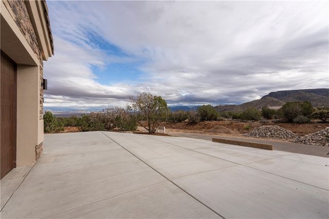 1025 N Juniper Hills Court, Kingman, AZ 86409