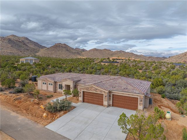 1025 N Juniper Hills Court, Kingman, AZ 86409