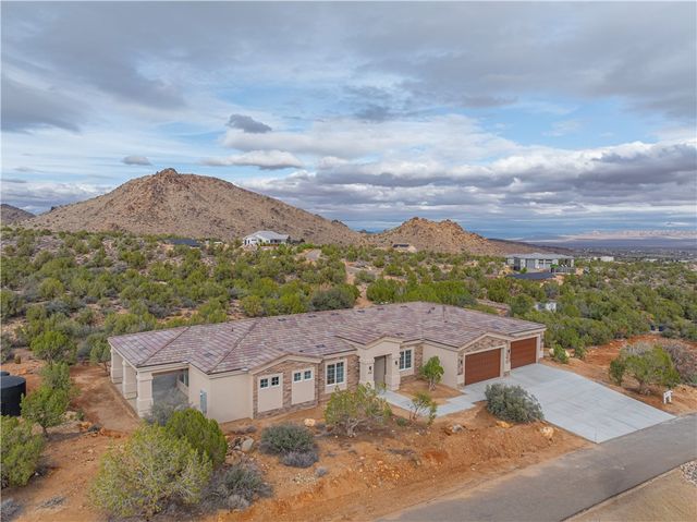 1025 N Juniper Hills Court, Kingman, AZ 86409