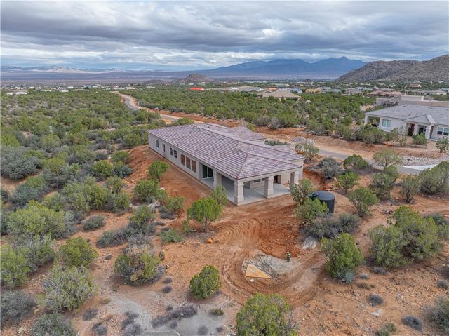 1025 N Juniper Hills Court, Kingman, AZ 86409