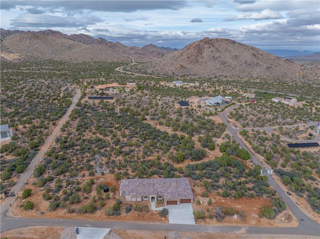 1025 N Juniper Hills Court, Kingman, AZ 86409