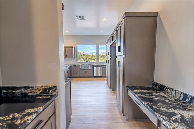 1025 N Juniper Hills Court, Kingman, AZ 86409