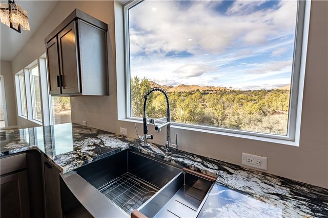 1025 N Juniper Hills Court, Kingman, AZ 86409