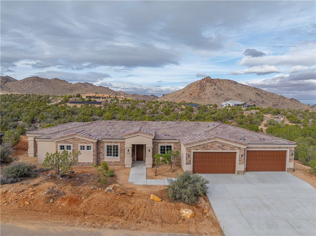 1025 N Juniper Hills Court, Kingman, AZ 86409