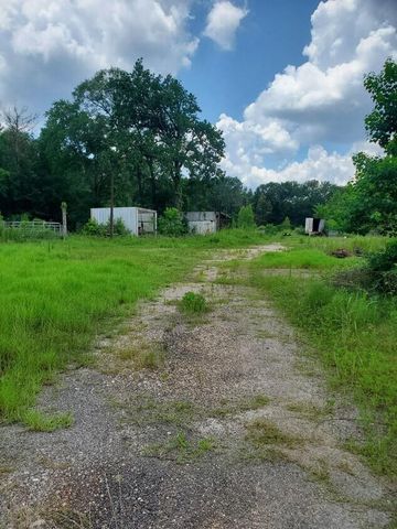 880 Fm 3083 Road, Conroe, TX 77301