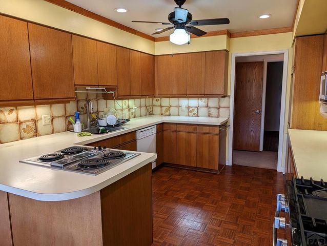 965 W Meadowmoor Dr, Pueblo West, CO 81007
