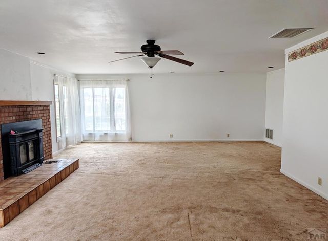 965 W Meadowmoor Dr, Pueblo West, CO 81007