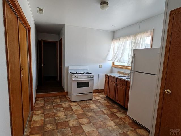965 W Meadowmoor Dr, Pueblo West, CO 81007