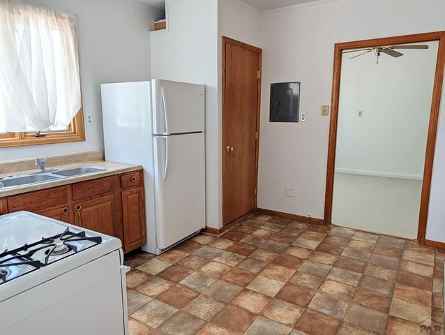 965 W Meadowmoor Dr, Pueblo West, CO 81007