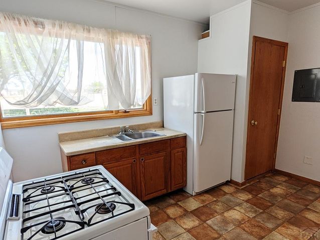 965 W Meadowmoor Dr, Pueblo West, CO 81007