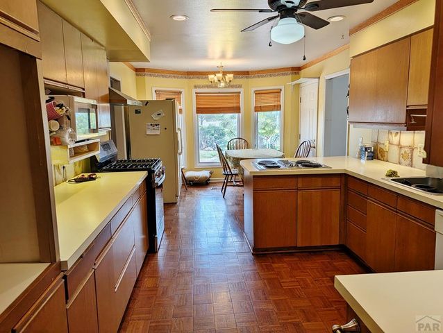 965 W Meadowmoor Dr, Pueblo West, CO 81007