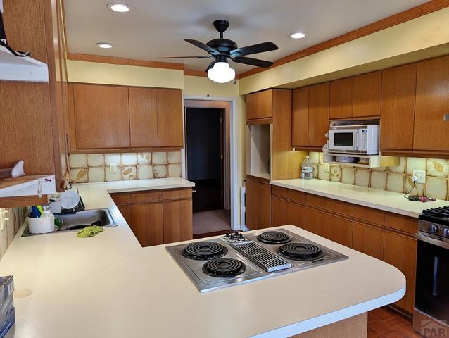 965 W Meadowmoor Dr, Pueblo West, CO 81007
