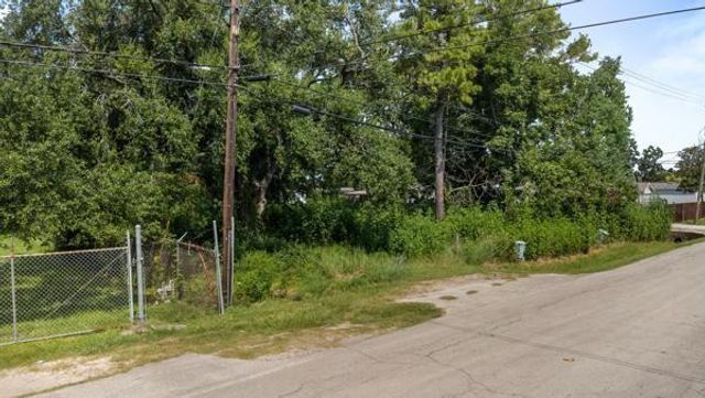 7503 Harrison Street, Baytown, TX 77521