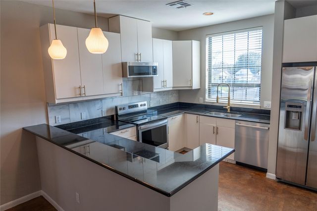 310 S Jensen Drive 1, Houston, TX 77003