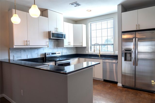 310 S Jensen Drive 1, Houston, TX 77003