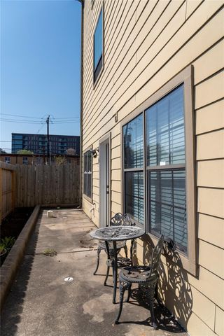 310 S Jensen Drive 1, Houston, TX 77003