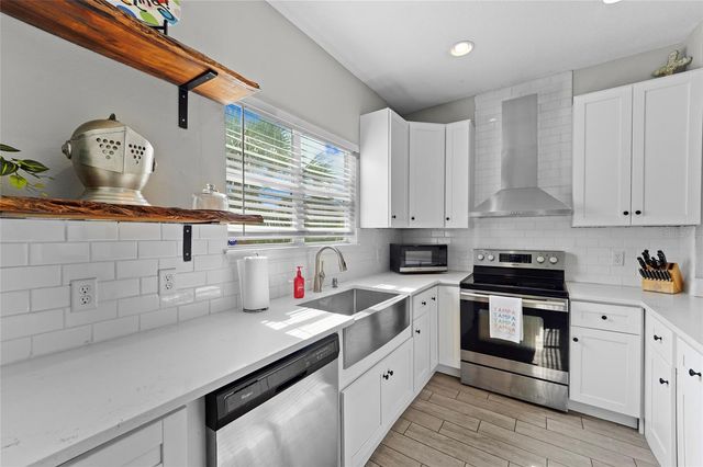 5301 ESCENA COURT, Tampa, FL 33611