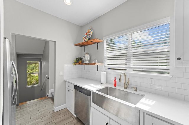 5301 ESCENA COURT, Tampa, FL 33611