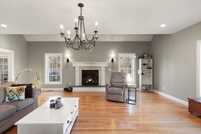 22 Dexter Dr, Rowley, MA 01969