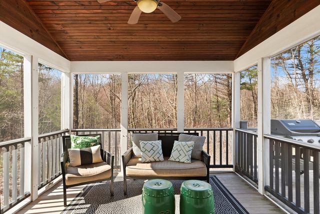 22 Dexter Dr, Rowley, MA 01969