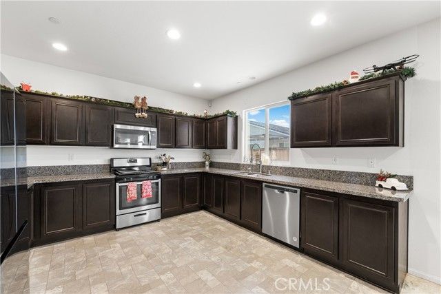 2517 San Madrid, Rosamond, CA 93560