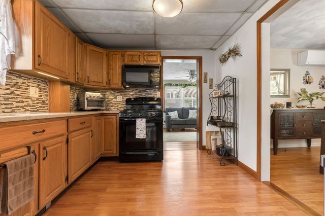 58 Glendale Ave, Peabody, MA 01960