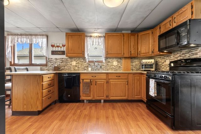 58 Glendale Ave, Peabody, MA 01960