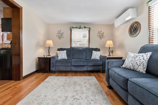 58 Glendale Ave, Peabody, MA 01960