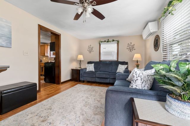 58 Glendale Ave, Peabody, MA 01960