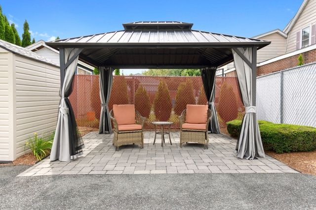 58 Glendale Ave, Peabody, MA 01960