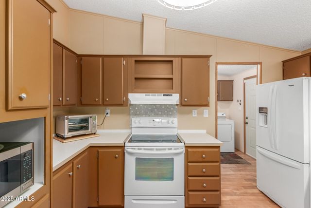 2208 W BASELINE Avenue 137, Apache Junction, AZ 85120