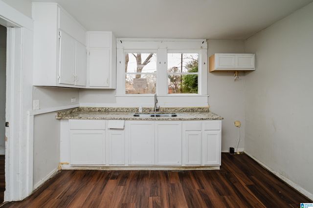 911 12TH AVENUE, Midfield, AL 35228