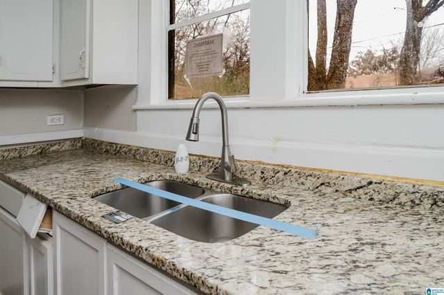 911 12TH AVENUE, Midfield, AL 35228