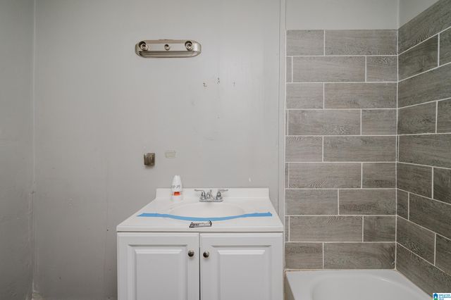 911 12TH AVENUE, Midfield, AL 35228