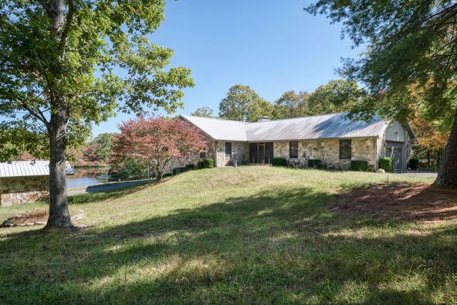 1101 Tom Davidson Rd, Crab Orchard, TN 37723
