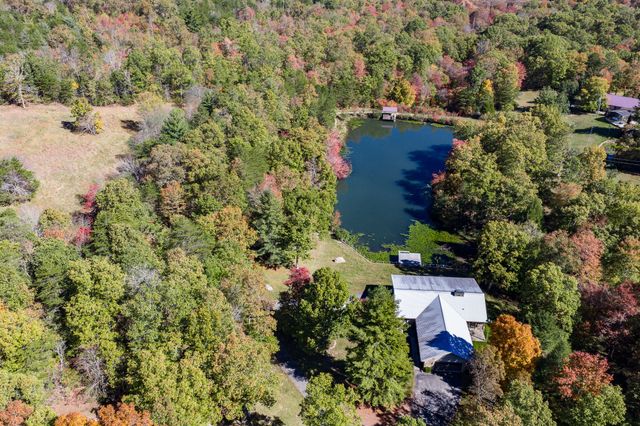 1101 Tom Davidson Rd, Crab Orchard, TN 37723