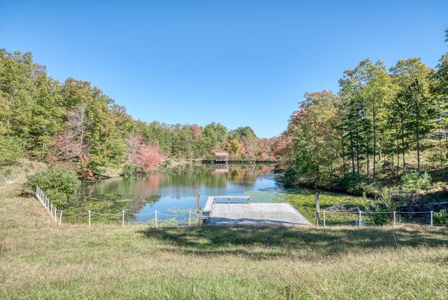 1101 Tom Davidson Rd, Crab Orchard, TN 37723